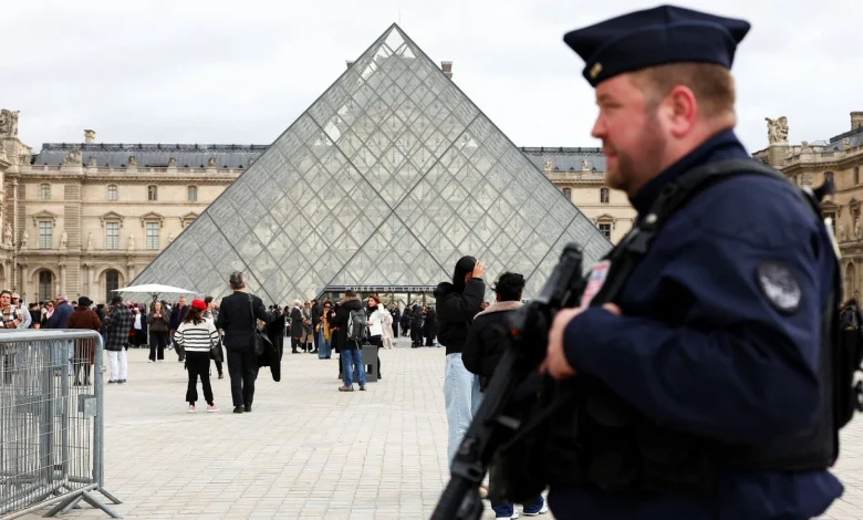 Two Louvre jewellery heist suspects 'convicted over theft in 2015'