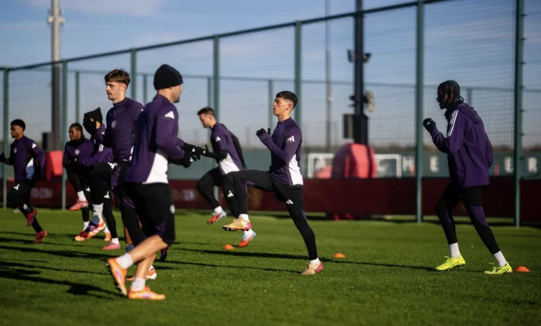 Two Manchester United Academy stars ‘in a race’ to make debut under Rúben Amorim, they both trained vs Everton