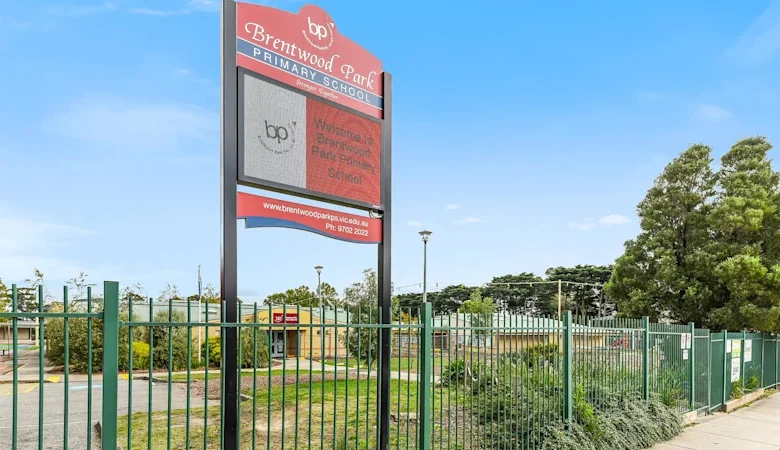 Two Melbourne schools locked down after 11yo student stabbed on school grounds