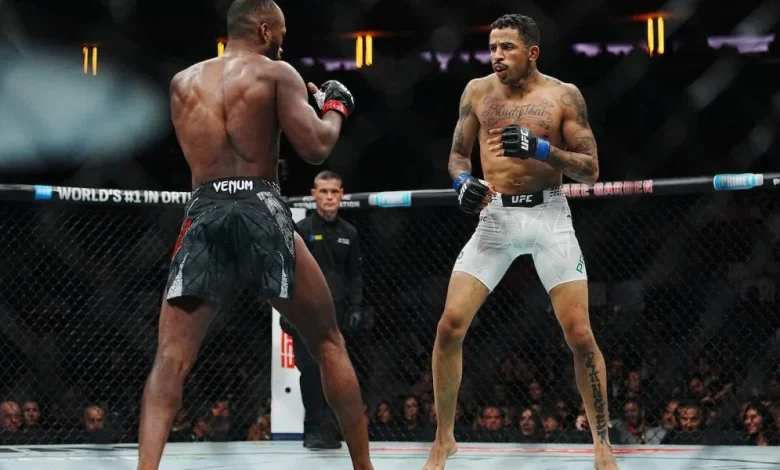 UFC 322: Carlos Prates cumpre promessa, vence por nocaute e se aproxima do cinturão