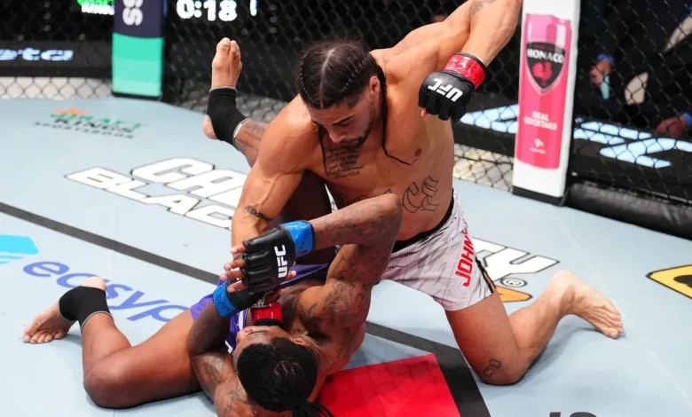 UFC Fight Night 263 video: Donte Johnson strangles Sedriques Dumas, stays unbeaten