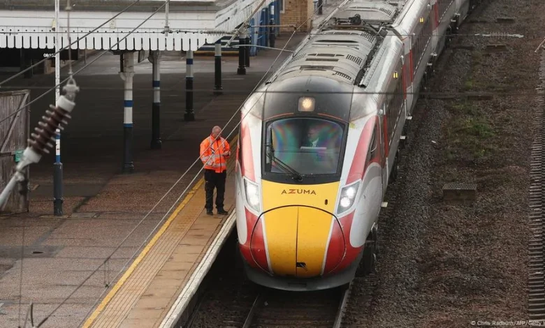 UK: Man charged with attempted murder over train stabbings
