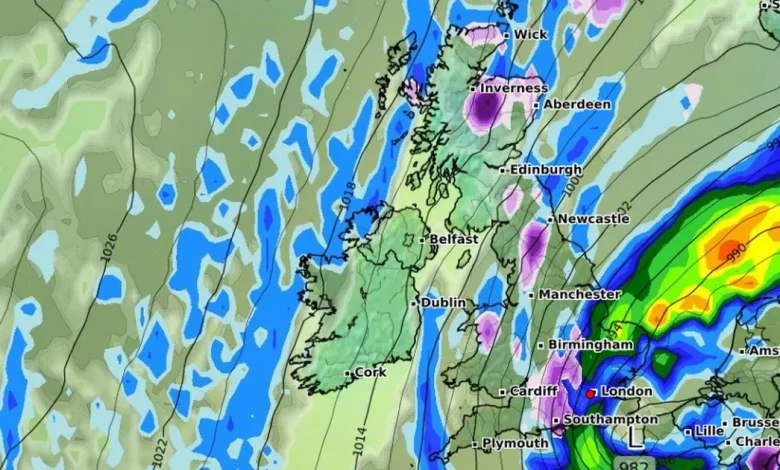 UK snow forecast as six days of blizzards set to bring '5cm per hour'