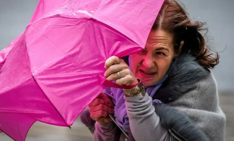 UK to be battered by 50mph winds as wintry weather continues