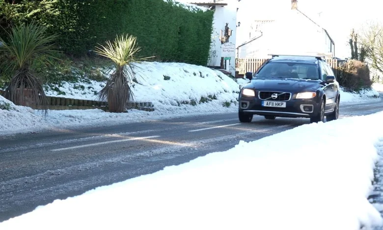 UK weather: More snow forecast amid Met Office's 'rare phenomenon' as mercury drops