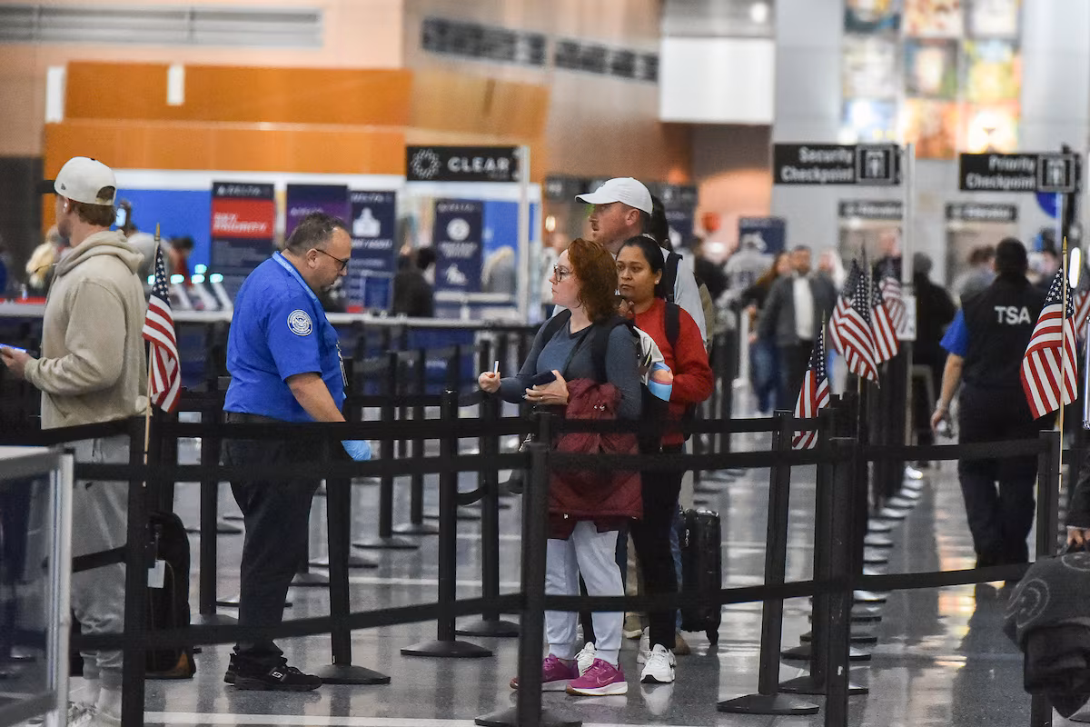U.S. airline cancellations top 1,000 for fourth consecutive day as shutdown persists