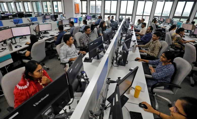 US changes work-permit rules overnight; students, spouses of H-1B holders to be hit