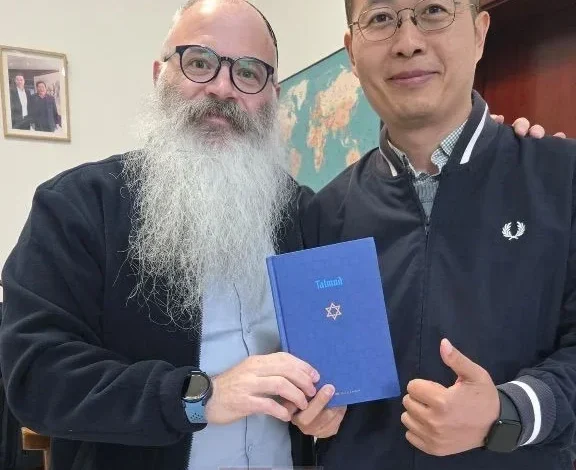Unexpected Wisdom: A Chinese Factory Manager’s Connection to Jewish Teachings