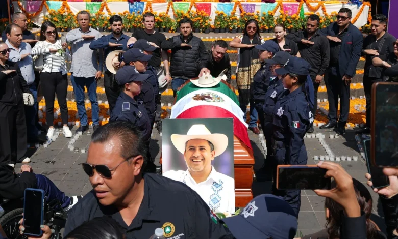 Uruapan Mayor Carlos Manzo shot, killed during Day of the Dead appearance, President Sheinbaum rules out changes in security