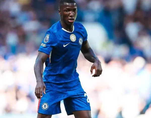 (VIDEO) Moisés Caicedo fue expulsado en el Chelsea vs. Arsenal por la Premier League