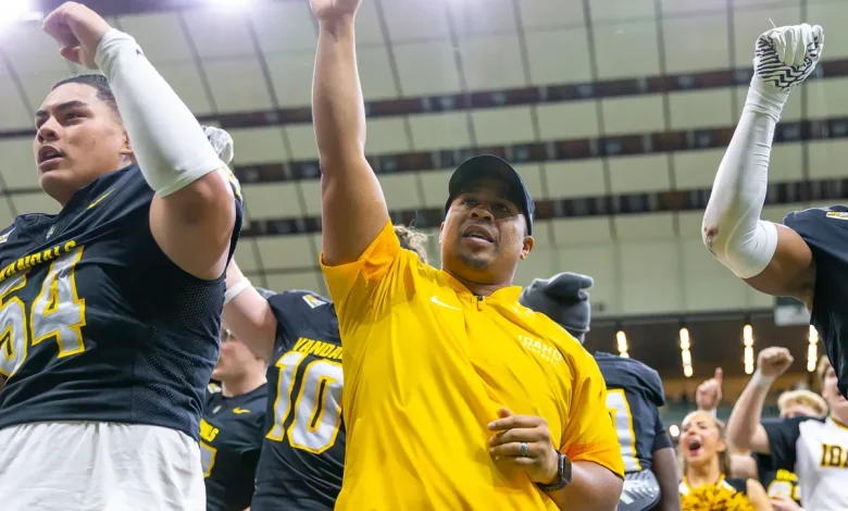 Vandals to face No. 19 Northern Arizona on ESPN2 under the Halloween lights