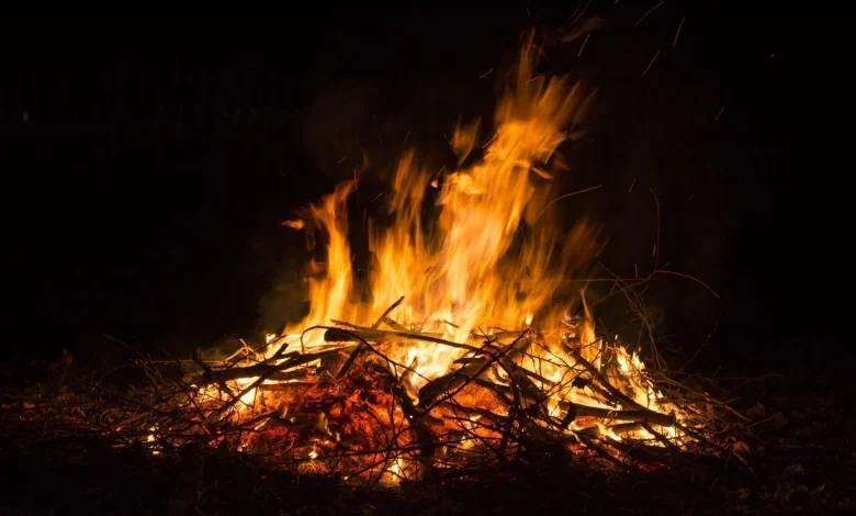 Very mild for Bonfire Night but supermoon spring tides bring coastal flooding risk