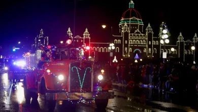 Victoria’s joyful Santa Claus Parade takes new route