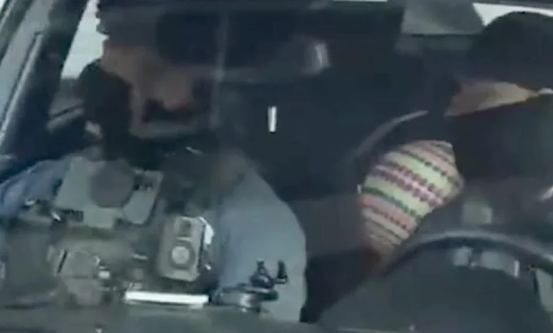 Video: Armed agents drive off with child after detaining her father