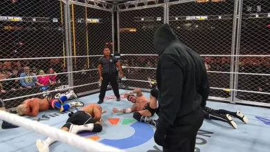 Video: Masked man interferes in the War Games main event