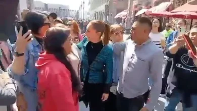 Video capta acoso a la presidenta Claudia Sheinbaum mientras caminaba en la Ciudad de México