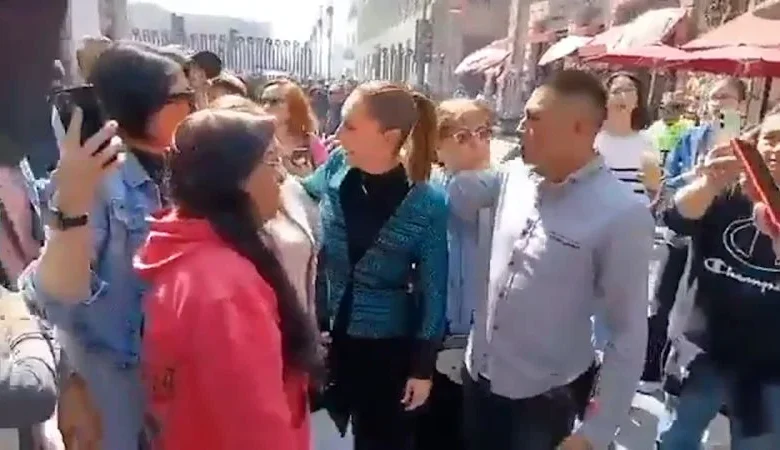 Video capta acoso a la presidenta Claudia Sheinbaum mientras caminaba en la Ciudad de México