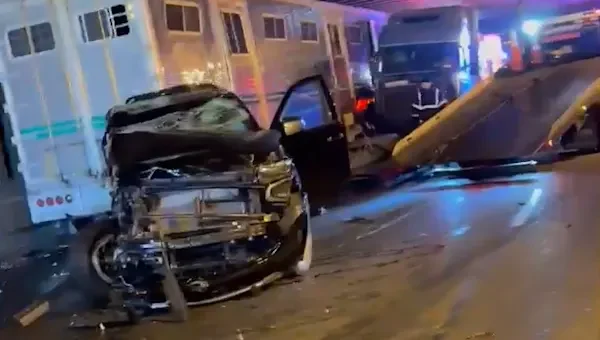 Video shows debris after 5-car crash on Cross Bronx Expressway