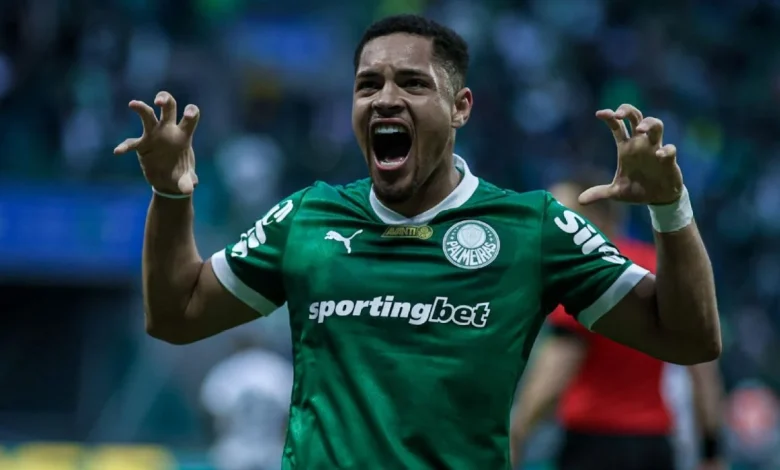 Vitor Roque teve 'sonho de família' estragado pelo Flamengo e tem agora chance de se vingar pelo Palmeiras