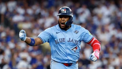 Vlad Jr.'s postseason showcasing power just as these two Rangers once did