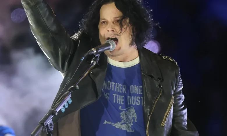 WATCH: Jack White and Eminem put on epic halftime show during Packers-Lions Thanksgiving game