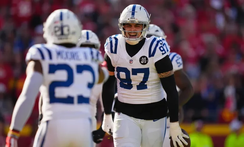 WATCH: Laiatu Latu intercepts Patrick Mahomes' first pass of the game.