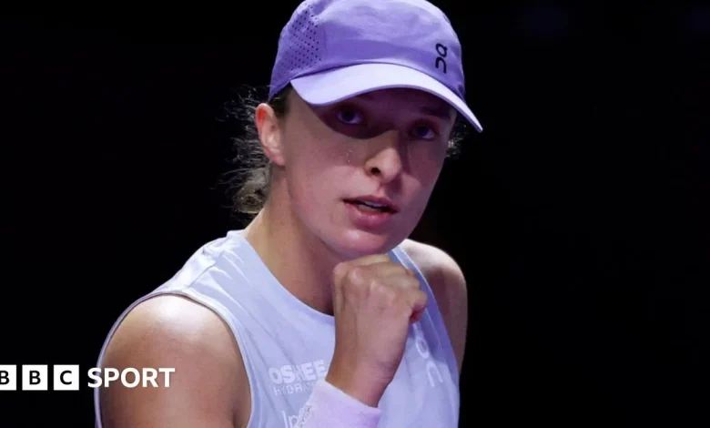 WTA Finals: Iga Swiatek and Elena Rybakina earn dominant opening wins