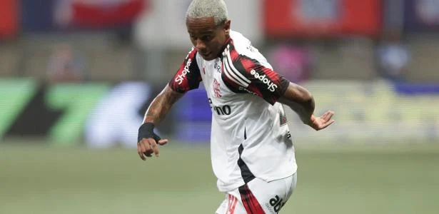 Wallace Yan é titular no ataque do Flamengo contra Sport; veja escalações