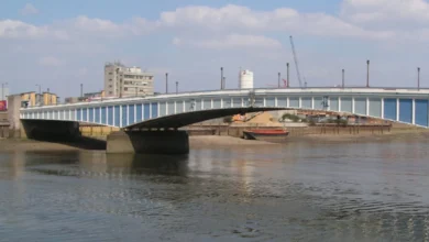 Wandsworth Bridge closed due to police incident
