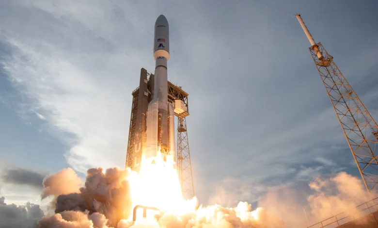 Watch Atlas V rocket launch huge communications satellite to orbit today