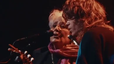 Watch Jesse Welles & Joan Baez Duet On ‘No Kings’