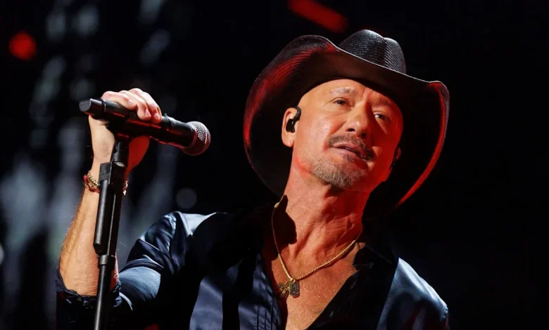 Watch: Tim McGraw delivers family surprise at latest concert