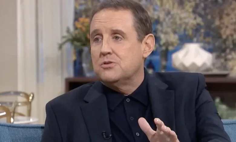 Watch the awkward moment Peter Kay silences Cat Deeley on live TV