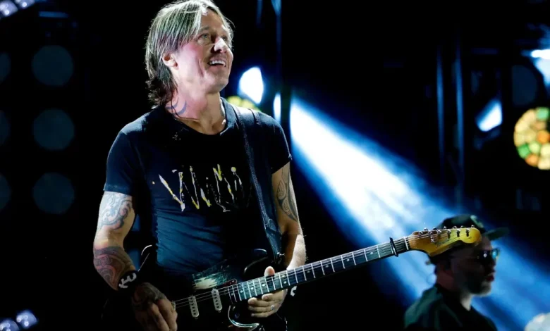 What was Keith Urban thinking? Sang LGBTQ anthem for Trump at Mar-a-Lago