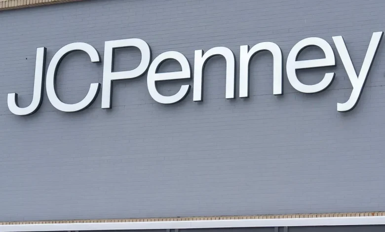 Which retail stores are open, closed on Thanksgiving? Here's what to know