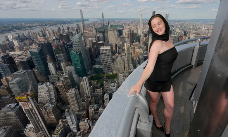 Whitney Leavitt and Mark Ballas deliver a show-stopping "Cell Block Tango" on Dancing with the Stars