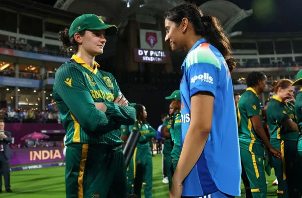 Who are the contenders for Women’s Player of the Month for October 2025?