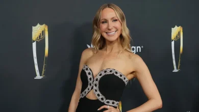 Who's hosting 'SNL' tonight? Musical guest, cast, how to watch Nov. 8 show