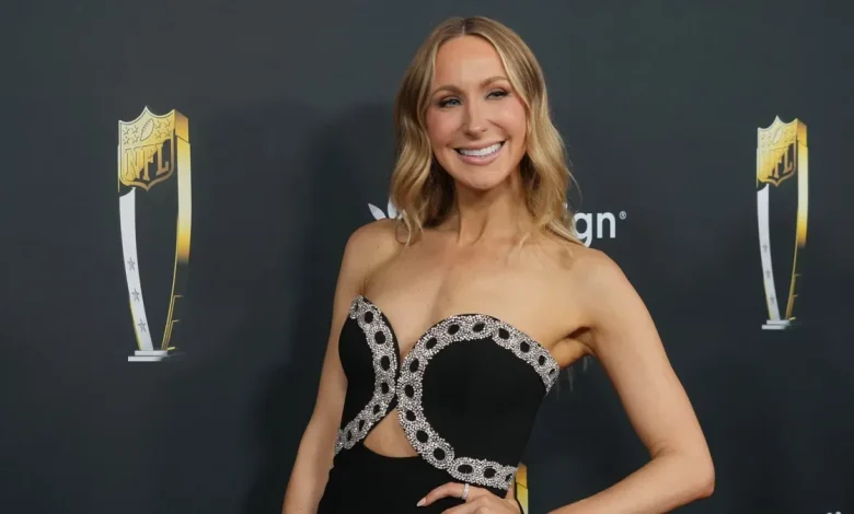 Who's hosting 'SNL' tonight? Musical guest, cast, how to watch Nov. 8 show