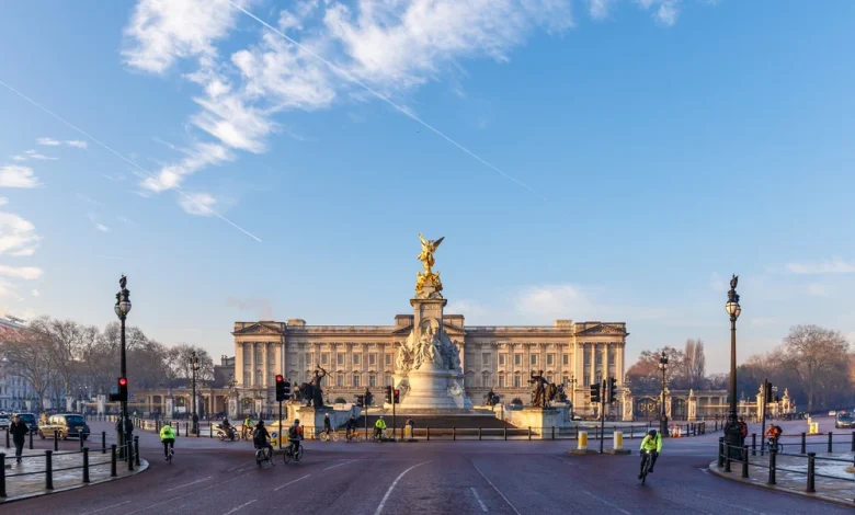 Why Are Londoners Falling For A Fake Christmas Market Outside Buckingham Palace?