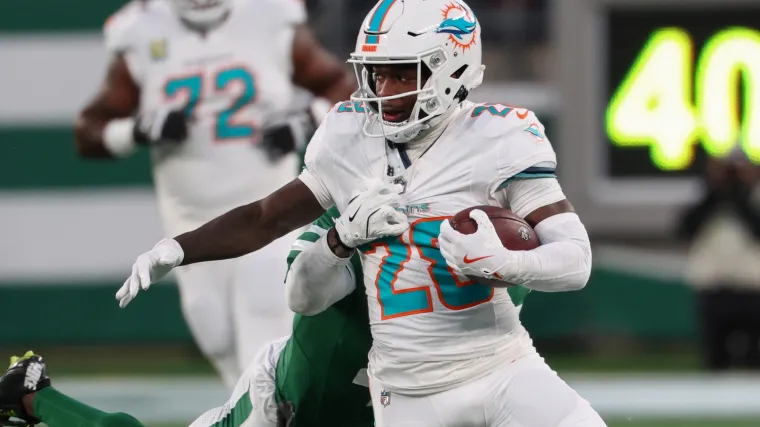 Why De'Von Achane wasn't traded by Dolphins despite significant interest