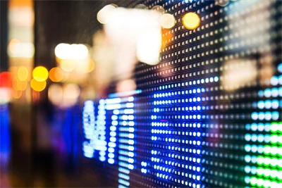 Why is the current level of difficulty in operating within the crypto market considered extremely challenging?