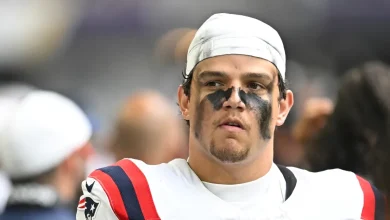 Will Campbell carted to locker room after suffering knee injury vs. Bengals