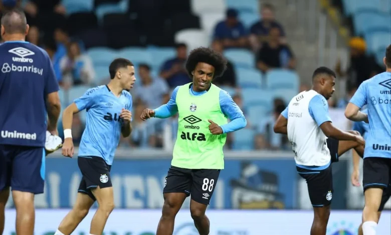 Willian celebra retorno com gol pelo Grêmio após quase dois meses lesionado