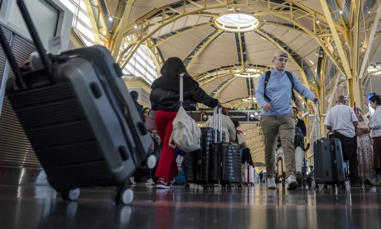 Winter weather threatens holiday travel across the U.S. this weekend