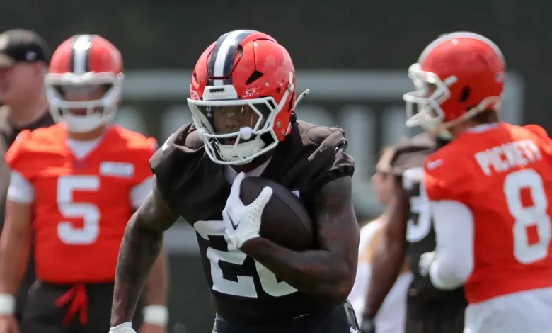 With Josh Jacobs a game-time decision, Packers elevate depth to backfield