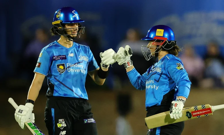 Wolvaardt guides Strikers to dominating win over Renegades