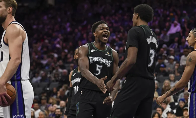 Wolves set franchise record in blowout win over Kings