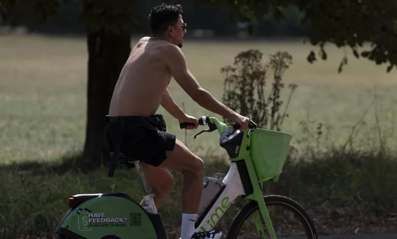 Woman rushed to hospital with head injuries after being hit by e-bike in Bondi