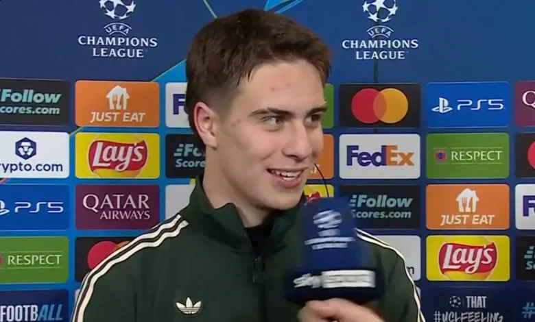 Yildiz risponde a una domanda e poi si blocca durante l'intervista in diretta: "Perché ridono?"